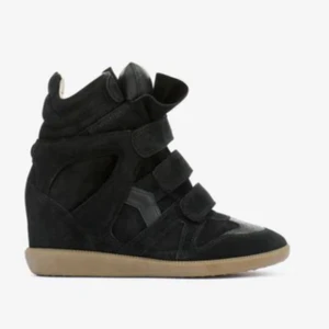 Isabel Marant - Intressekoll på mina isabel marnt skor, använda endast 3 gånger så nästan helt nya men använder knappt längre.  Nypris 5900kr. Pris diskuterbart men skambud undanbedes 