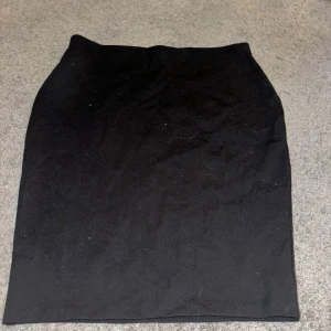 Kjol  - Bra skick Aldrig använd 