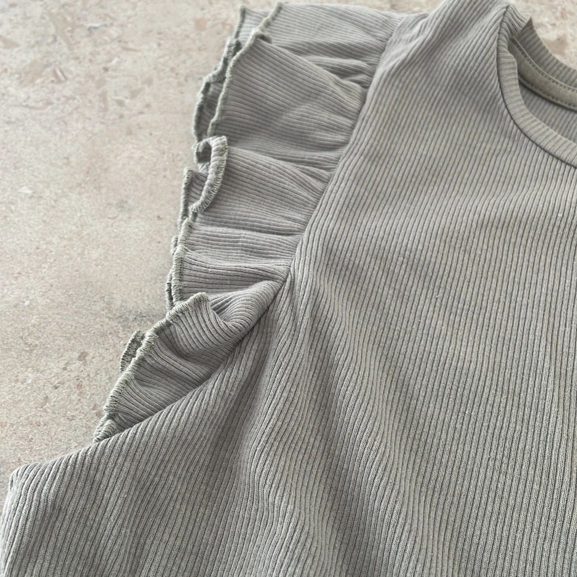 Volang ärmad top  - 90