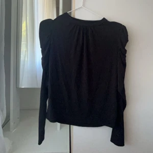 Blus  - Från NA-KD jätte bra skick knappt använd!