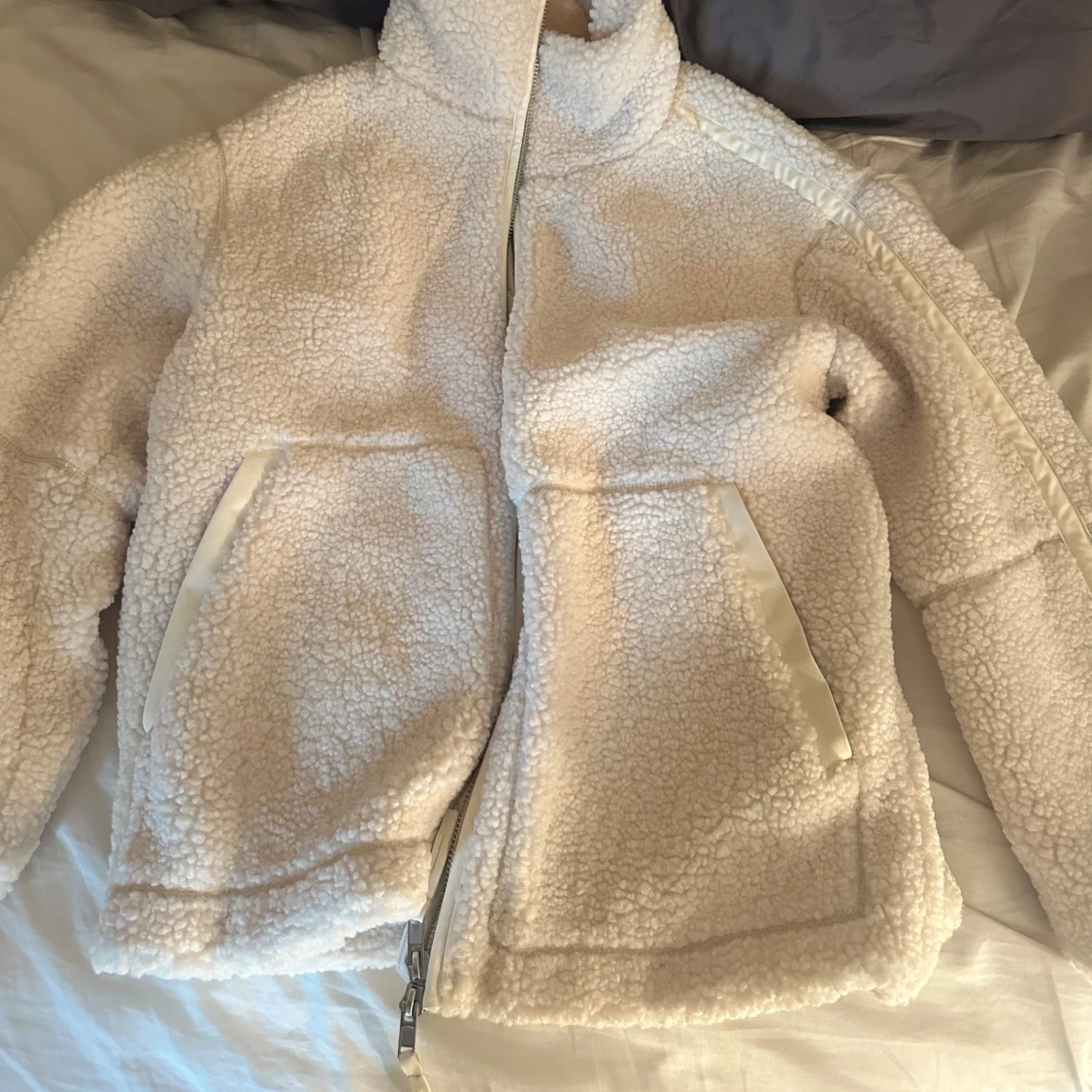 Vit teddyjacka med dragkedja - 92