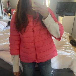 Trekvartsärmad jacka  - Säljer min jätte snygga Trekvartsärmade jacka som är perfekt inför hösten !! 🍂  Pris kan diskuteras ❤️