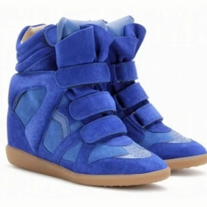 Isabel Marant skor  - Unika Isabel marant i mycket bra skick💗skorna är egentligen storlek 40 men små i storlek och passar mer 38/39💓VID SNABB ÄFFÄR ÄR PRIS DISKUTERBART!!