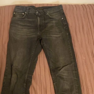 Nudie jeans - Bra skick! Fin svart tvätt  Straight fit W31L32. 