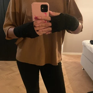 Armvärmare - Svarta armvärmare