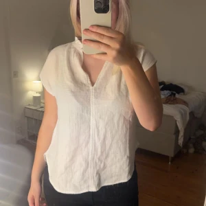 Blus - Jätte fin linne liknande blus ifrån hm! Aldrig använd🤍
