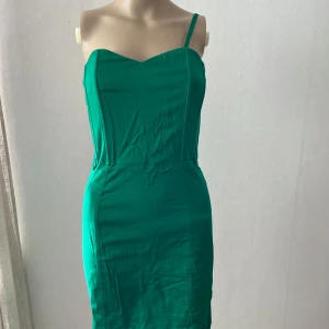 Axelbandslös klänning tub - Inget att anmärka på 