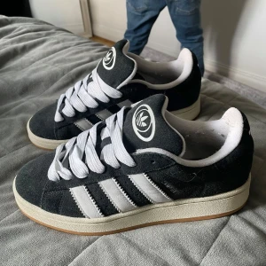 Adidasbyxor campus  - Jättebra skick! Skriv för fler frågor!