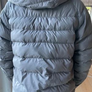 Nike jacka  - Snyg Nike jacka grå bra pas form 