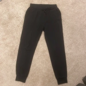 Sailracing mjukis - Sailracing mjukis svart storlek m bra skick