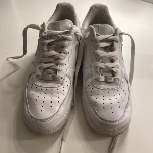 Vita air force one - Storlek 40,5 Bra skick Andvänd ett fåtal gånger 