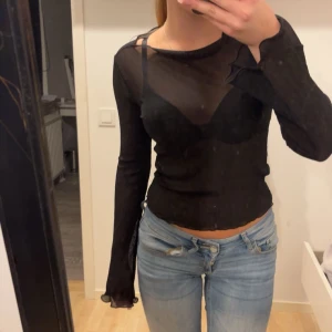 Festtopp - Säljer denna fina fest topp från Gina som jag använt 1 gång. Storlek XS men sitter perfekt på mig som brukar ha S. Ge gärna prisförslag 💞