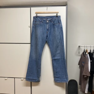 Jeans - Baggy jeans Bra kvalite Lite håll på back fickan 
