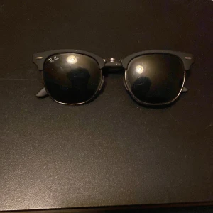 Rayban glasögon - 10-10 i skick, vet ej om de är äkta
