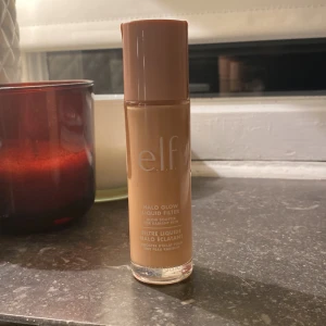 Elf halo glow - Helt oöppnad elf halo glow säljer för att jag har hittat en annan foundation 