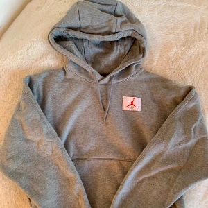 Michael Jordan Hoodie  - Aldrig använd! Hoodien är en aning croppad men annars är den i ”loose fit” 