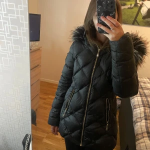 Jätte snygg jacka  - Säljer denna jackan i storlek 34/ XS. I bra skick💕