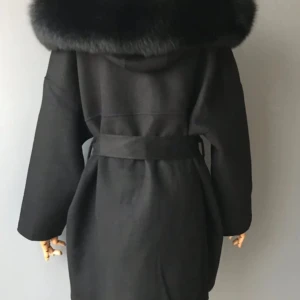 Kappa - Hej säljer min fina kappa som är köpt september förra året säljer den då jag inte använder den längre den har inga skador eller slitage köpte den för 3000🥰kan tänka mig att gå ner i pris vid snabb äffär 