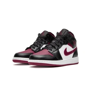 Jordans - Vinröda jordans, skriv för fler bilder och pris kan diskuteras!💗