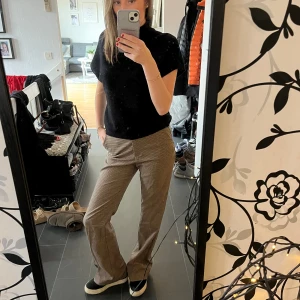 Kostymbyxor  - Säljer nu mina favorit kostymbyxor från Hm. De är köpta för 699.  💋 Storlek: 36 💋 Pris: 350kr 