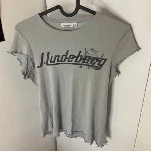 retro tshirt - jättefin tshirt💙