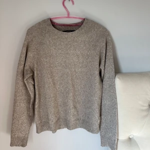 Brun/beige stickad tröja🤎 - Jätte fin brun/beige stickad tröja från Vero Moda i storlek S🤎 knappt använd!