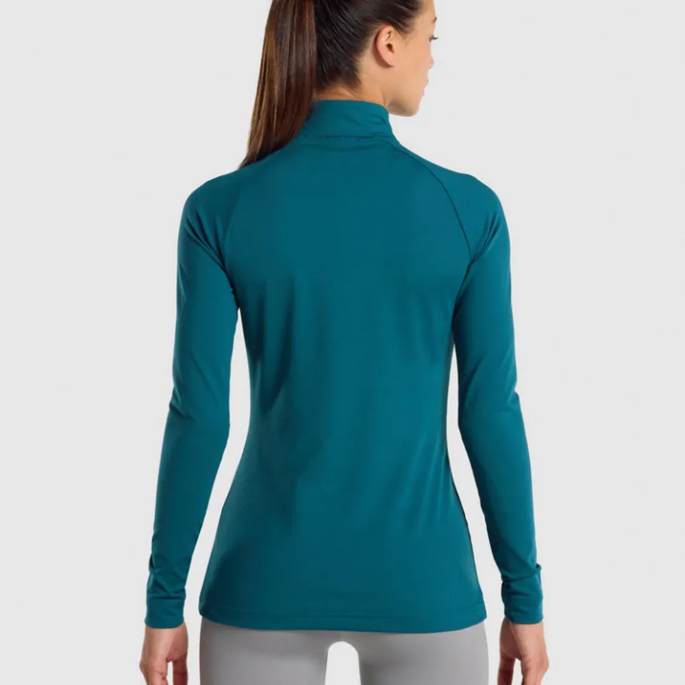 Säljer denna zip up från Gymshark eftersom att den tyvärr inte kommer till användning. Den är i nyskick och i färgen ”teal”/blågrön. Storleken är XL men passar även en L. Den är i slimfit. Den är även slutsåld på hemsidan.. Sportswear.