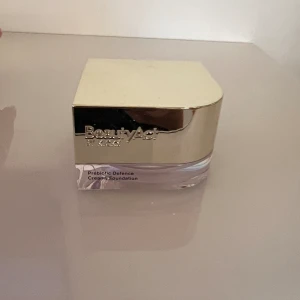 BeautyAct Prebiotic Defence Creamy Foundation  - Prebiotic foundation; vegansk; färg 01C; säljer pga färgen passar inte min hudton; testade bara färgen; nypris 299kr