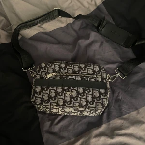 Dior väska - Inte min stil! Pris kan gå ner