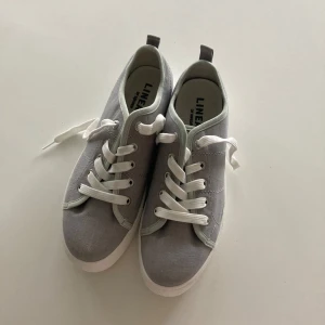 Sneakers  - Aldrig använda!