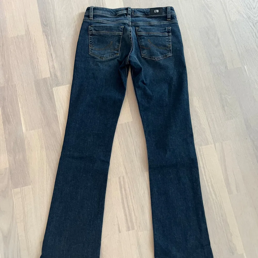 Helt nya LTB Valerie, köpte fel storlek så därför säljer jag dem💓 Storlek S ( w27 L32 )  Köpte dem för 800kr. Jeans & Byxor.