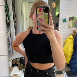 ribbad svart halterneck topp  - Aldrig använd då jag inte gillar passformen på mig. Frakten står köparen för 🖤