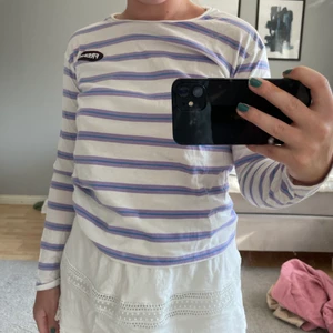 Snygg randig tröja - Snygg randig tröja från junkyard, använd några gånger men annars som ny💕💕