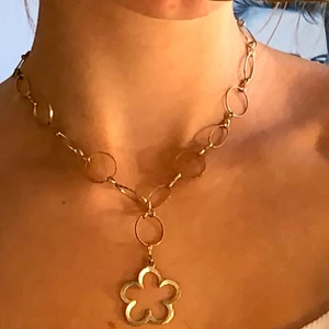 Halsband - Ett jättefint halsband som tyvärr aldrig har använts. Jag köpte det här på plick för ett tag sedan och det är i bra skick. Priset skulle kunna diskuteras.