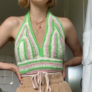 Egenvirkad topp  - Egenvirkad halter topp inspirerad av Pinterest klänningen. St xs-s med justerbar snörning i ryggen. Vill testa om det säljer och om det är stort tryck och många som är intresserade gör jag fler och kan även göra i andra färger 