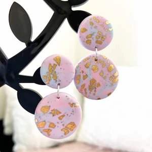 Örhängen  - Material: fimolera     Färg: rosa     Frakt 24 kronor