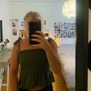 Grön topp - En grön topp från hm. Fint skick🥳