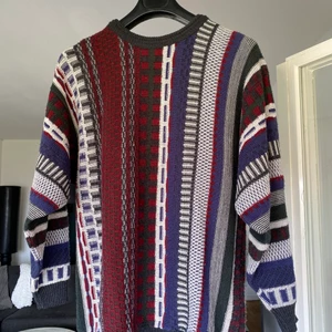 Stickad Tröja - Skriv för mer info o frågor :)