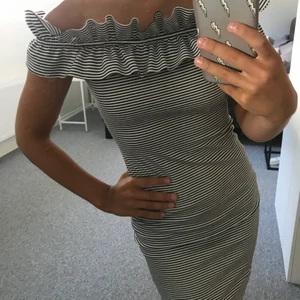 Klänning - Jättefin och gullig klänning från pull&bear