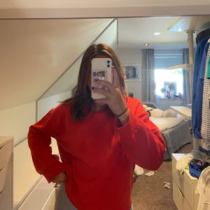 Röd sweatshirt❤️❤️ - Sweatshirt från zara som aldrig blir använd längre, frakt på 66 tillkommer❤️