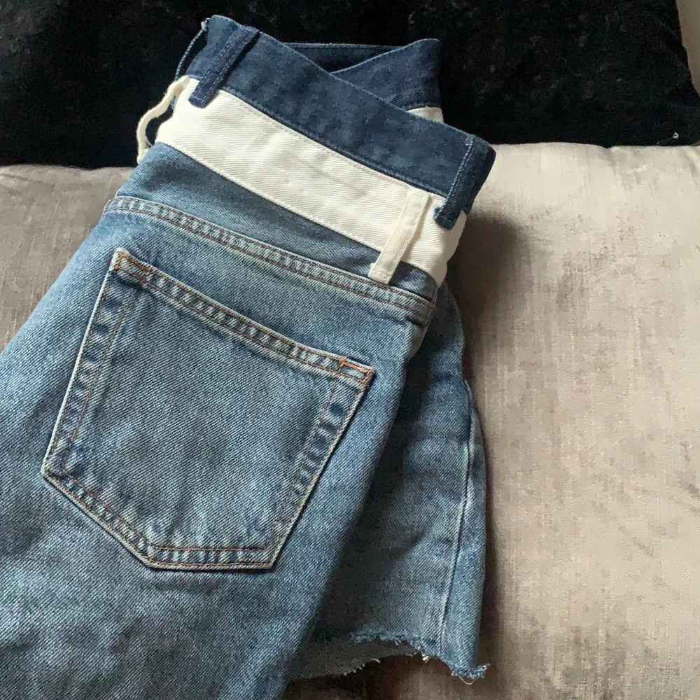 Säljer dessa as coola jeans shorts💗 Storlek XS. Jeans & Byxor.