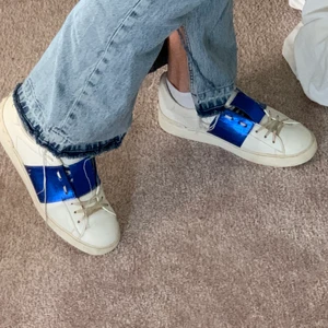 Valentino skor - Snygga valentino sneakers i stl 41. Bra skick. Orginalbox finns. Säljer endast vid bra bud 