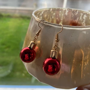 Jul örhängen - Finns i röd,grön,guld,rosa,blå och silver💗