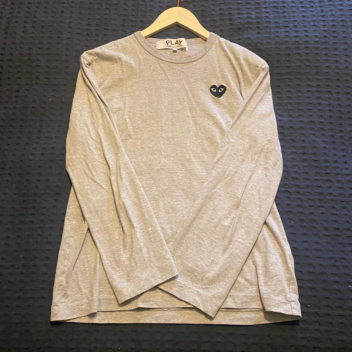 Comme des garcons play long sleeve grå - 90
