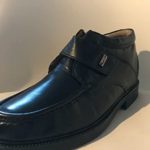 Svarta skor - Helt nya aldrig använda skor med lådan kvar