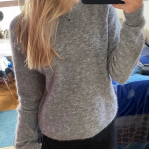 Stickad tröja  - Grå stickad tröja från zara - intressekoll!!