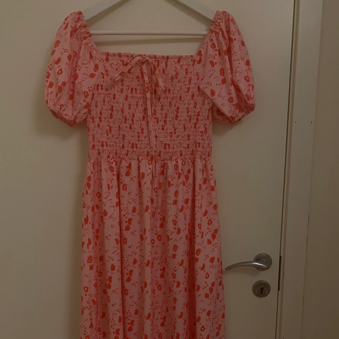 Rosa och röd sommar klänning 