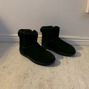 Uggs  - Trendiga Uggs liknande skor från Linear💕Ordinarie pris ca 200+💕säljer pga för små💕