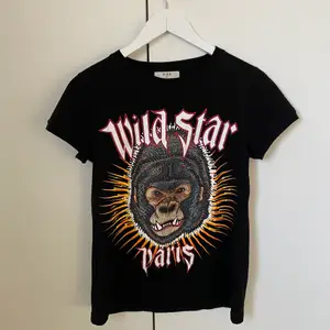 Wild Star Paris print T-shirt, knappt använd. Storlek S, Rika. 300:- ev frakt kan mötas upp Landvetter, Borås, Mölnlycke 