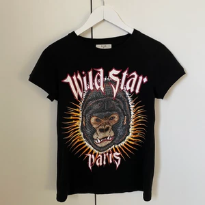 Wild Star Paris T-shirt, Rika - Wild Star Paris print T-shirt, knappt använd. Storlek S, Rika. 300:- ev frakt kan mötas upp Landvetter, Borås, Mölnlycke 